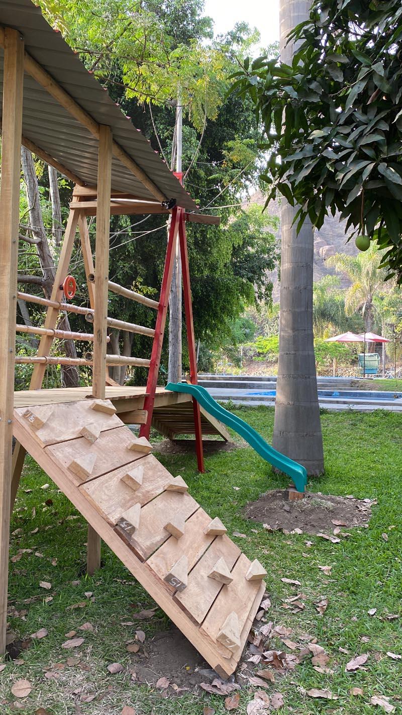 Tobogán en la zona de juegos